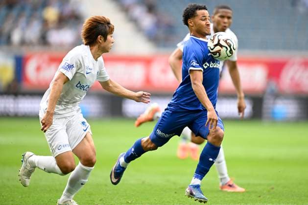 KAA Gent v KRC Genk - Jupiler Pro League Europe Play-Off Decider GENT, BELGIUM - MAY 31 : Sonko Momodou forward of KAA Gent is been chased by Yokoyama Ayumu forward of KRC Genk during the Jupiler Pro League Europe Play-Off decider match with the last European Conference League ticket at stake between KAA Gent and KRC Genk on May 31, 2026 in Gent, Belgium, 31 05 2026 Gent Belgium  Copyright: xNicoxVereeckenx