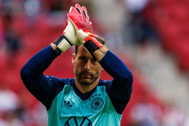 MAINZ, GERMANY - MAY 31: during the International Friendly, Länderspiel, Nationalmannschaft Germany vs. Finland at MEWA Arena on May 31, 2026 in Mainz, Germany. Oliver Baumann (Germany, 12) greeting the fans during warmup Rhineland-Palatinate Germany Copyright: xStephanxHahnex