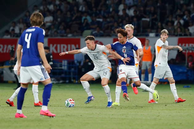 May 31, 2026, Tokyo, Japan: Andri Fannar BALDURSSON (14) of Iceland and KUBO Takefusa (8) of Japan compete for the ball during the Kirin Challenge Cup 2026, an International Friendly, Länderspiel, Nationalmannschaft match between Japan and Iceland at the National Stadium in Tokyo. Japan defeats Iceland 1-0 in its last friendly match before the FIFA World Cup, WM, Weltmeisterschaft, Fussball 2026. Soccer 2026: Japan 1:0 Iceland  - ZUMAm191 20260531_aap_m191_046 Copyright: xRodrigoxReyesxMarinx