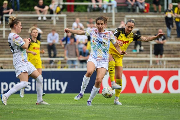 Dortmund, Germany 31 May 2026 Regionalliga West Women 26 Matchday BVB Women vs Vorwärts Spoho Cologne Women In the picture from left in the duel Sarah Jabbes Vorwärts Spoho and Melanie Schuster BVB Copyright: HMBxMedia MadeleinexFantini