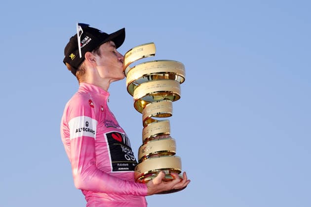 Denmark™s Jonas Vingegaard Hansen of Team Visma Lease A Bike (Pink jersey) winner of the race on the podium with the trophy (trofeo senza fine) during Stage 21 of the Giro d™Italia from Rome to Rome, Italy. Monday May 31, 2026  Copyright: xFabioxFerrari LaPressex
