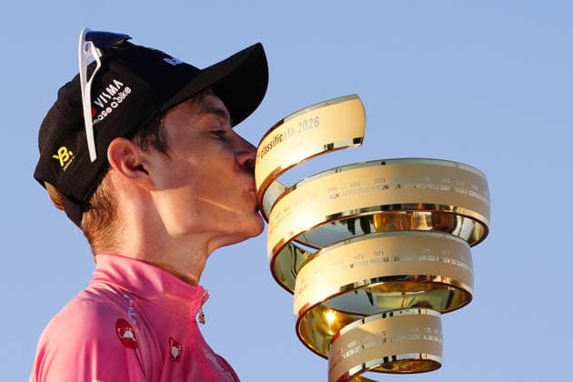 Denmark™s Jonas Vingegaard Hansen of Team Visma Lease A Bike (Pink jersey) winner of the race on the podium with the trophy (trofeo senza fine) during Stage 21 of the Giro d™Italia from Rome to Rome, Italy. Monday May 31, 2026  Copyright: xFabioxFerrari LaPressex