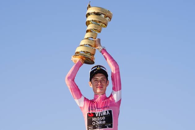 Denmark™s Jonas Vingegaard Hansen of Team Visma Lease A Bike (Pink jersey) winner of the race on the podium with the trophy (trofeo senza fine) during Stage 21 of the Giro d™Italia from Rome to Rome, Italy. Monday May 31, 2026  Copyright: xFabioxFerrari LaPressex
