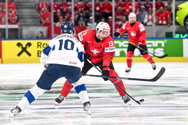 Sport Bilder des Tages ZURICH, SWITZERLAND - MAY 31: Nico Hischier of Switzerland in action against Henri Jokiharju of Finland during the 2026 IIHF Ice hockey, Eishockey World Championship, WM, Weltmeisterschaft Switzerland Gold Medal game between Switzerland and Finland at Swiss Life Arena on May 31, 2026 in Zurich, Zurich. Zurich Swiss Life Arena Zurich Switzerland *** ZURICH, SWITZERLAND MAY 31 Nico Hischier of Switzerland in action against Henri Jokiharju of Finland during the 2026 IIHF Ice Hockey World Championship Switzerland Gold Medal game between Switzerland and Finland at Swiss Life Arena on May 31, 2026 in Zurich, Zurich Zurich Swiss Life Arena Zurich Switzerland Copyright: xJustPictures.ch AndreaxBrancax jp-en-EuSpIm-JP7_ANB_SuiFin_31052026_8599