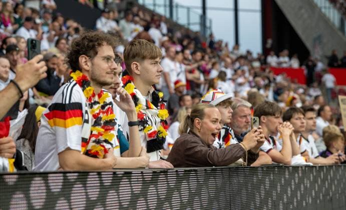 Football, men, 2025 2025 season, international match in Mainz, Germany Finland, fans watch enthusiastically as the German team warms up, 31 05 2026, Copyright: xMatthiasxKochx