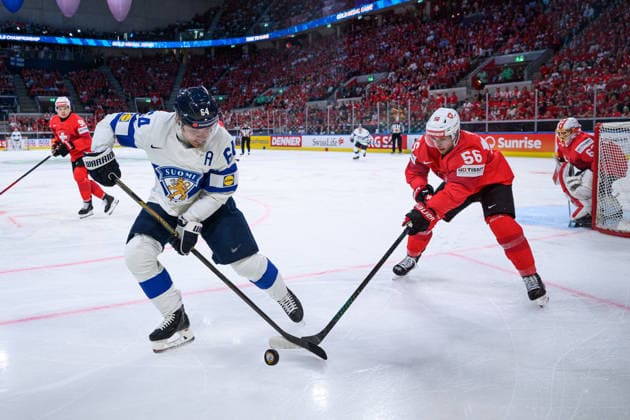 260531 Mikael Granlund of Finland and Tim Berni of Switzerland during the 2026 IIHF Ice Hockey World Championship final between Switzerland and Finland on May 31, 2026 in Zürich Photo Jesper Zerman BILDBYRAN kod JZ JZ0742 ishockey ice hockey ishockey vm 2026 vm 2026 iihf world championship final switzerland schweiz finland bbeng  Copyright: JESPERxZERMAN BB260531JZ148