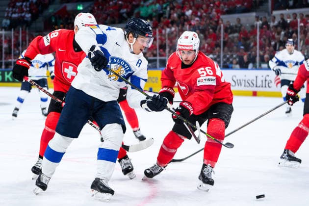 260531 Mikael Granlund of Finland and Tim Berni of Switzerland during the 2026 IIHF Ice Hockey World Championship final between Switzerland and Finland on May 31, 2026 in Zürich Photo Jesper Zerman BILDBYRAN kod JZ JZ0742 ishockey ice hockey ishockey vm 2026 vm 2026 iihf world championship final switzerland schweiz finland bbeng  Copyright: JESPERxZERMAN BB260531JZ151
