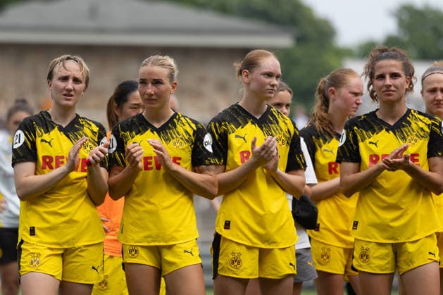 31 05 2026, Football, Women, Regionalliga West, Season 2025 2026, Borussia Dortmund vs Vorwaerts Spoho Koeln at Stadion Rote Erde in Dortmund Germany from left Paula Reimann Borussia Dortmund , Ann Sophie Vogel Borussia Dortmund , Nora Willeke Borussia Dortmund , Ronja Leubner Borussia Dortmund , Jasmin Jabbes Borussia Dortmund disappointed after missing out on the championship Dortmund Stadion Rote Erde North Rhine-Westphalia Germany FZ
