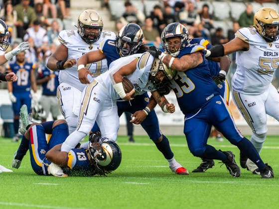 Kai Hunter (Berlin Thunder 2), wird gestoppt, Oluwaferanmi Okunlola (Alpine Rams 13), Artur Pinheiro (Alpine Rame 93), Alpine Rams vs. Berlin Thunder, American Football, AFLE, The League Eruope, Week 2, Saison 2026, 31.05.2026, Alpine Rams vs. Berlin Thunder, American Football, AFLE, The League Eruope, Week 2, Saison 2026, 31.05.2026 Biel Copyright: xEibner-Pressefoto FlorianxSchustx EP_FSU