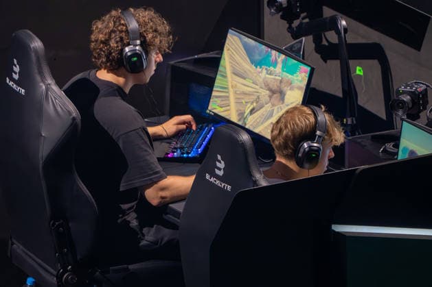31.05.2026, xkkux, E-Sports, FORTNITE MAJOR 1 SUMMIT, Saison 2025 2026, PSD Bank Dome Düsseldorf: Das erste LAN-Turnier der FNCS-Saison. 50 Duos treten gegeneinander an, um den Preispool sowie die Qualifikation für die Global Championship 2026 zu gewinnen Die Duos verteilen sich wie folgt: 20 EU, 13 NAC, 3 NAW, 5 Brasilien, 3 Asien, 3 Ozeanien und 3 Naher Osten. Die fünf bestplatzierten Teams qualifizieren sich automatisch für die Global Championship 2026. Nordrhein-Westfahlen Deutschland *** 31 05 2026, xkkux, E Sports, FORTNITE MAJOR 1 SUMMIT, Season 2025 2026, PSD Bank Dome Düsseldorf The first LAN tournament of the FNCS season 50 duos compete against each other to win the prize pool and qualify for the Global Championship 2026 The duos are distributed as follows 20 EU, 13 NAC, 3 NAW, 5 Brazil, 3 Asia, 3 Oceania and 3 Middle East The top five teams automatically qualify for the Global Championship 2026 North Rhine-Westphalia Germany