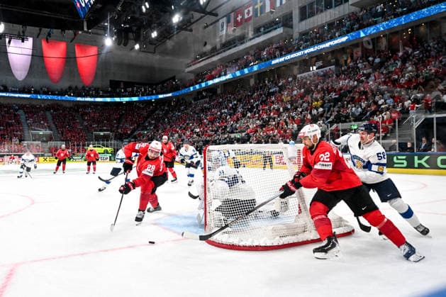 ZURICH, SWITZERLAND MAY 31 Timo Meier of Switzerland L and Nino Niederreiter of Switzerland R try to score against goalkeeper Justus Annunen of Finland during the 2026 IIHF Ice Hockey World Championship Switzerland Gold Medal game between Switzerland and Finland at Swiss Life Arena on May 31, 2026 in Zurich, Zurich Zurich Swiss Life Arena Zurich Switzerland Copyright: xJustPictures.ch AndreaxBrancax jp-en-EuSpIm-JP7_ANB_SuiFin_31052026_9465