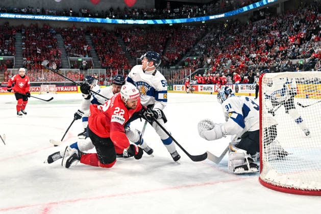 ZURICH, SWITZERLAND MAY 31 Nino Niederreiter of Switzerland gets hit by Henri Jokiharju of Finland L and Urho Vaakanainen of Finland R during the 2026 IIHF Ice Hockey World Championship Switzerland Gold Medal game between Switzerland and Finland at Swiss Life Arena on May 31, 2026 in Zurich, Zurich Zurich Swiss Life Arena Zurich Switzerland Copyright: xJustPictures.ch AndreaxBrancax jp-en-EuSpIm-JP7_ANB_SuiFin_31052026_9545