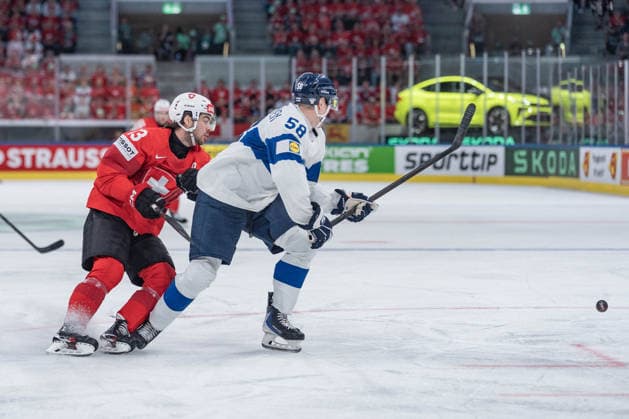 31 05 2026, Zurich, Swiss Life Arena, Ice Hockey World Championships Gold Medal Game Switzerland Finland, 58 Urho Vaakanainen Finland , 13 Nico Hischier Switzerland Zurich Swiss Life Arena Zurich Switzerland Copyright: xJustPictures.ch StefanxEmchx jp-de-StEm-DSC0020420260531