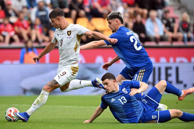 May 31, 2026, Prague, Czech Republic: ADAM HLOZEK of Czech Republic (L) fights for the ball with DION GALLAPENI (13) and ALBIAN HALDARI (21) of Kosovo during the friendly match between Czech Republic and Kosovo at Letna Stadium in Prague, Czech Republic, May 31, 2026...Czech Republic s national football team played a friendly match in Prague before flying out to the FIFA World Cup, WM, Weltmeisterschaft, Fussball 2026. Soccer 2026: Czech Republic 2:1 Kosovo  - ZUMAr156 20260531_aap_r156_014 Copyright: xSlavekxRutax