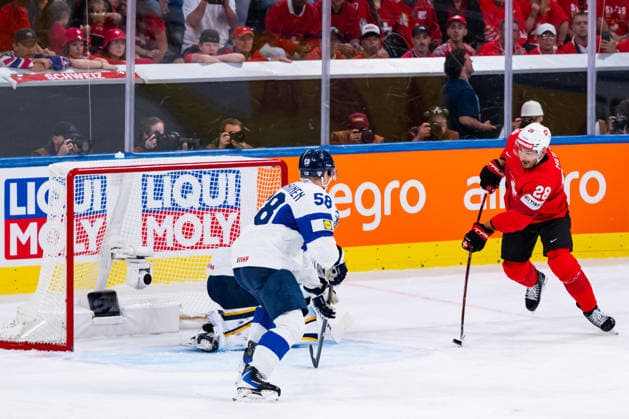 ZURICH, SWITZERLAND - MAY 31: Timo Meier (Switzerland, 28) trying to score during the Gold Medal Game - Match 64 between Switzerland and Finland at the IIHF Ice hockey, Eishockey World Championship, WM, Weltmeisterschaft 2026, Swiss Life Arena on May 31, 2026 in Zurich, Switzerland. Zurich Switzerland Copyright: xTimoxSteinx