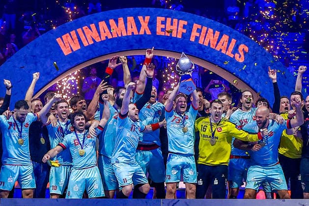 31 05 2026, xIAJx, Handball, EHF European League WINAMAX Finals, Final, THW Kiel MT Melsungen, Barclays Arena MT Melsungen celebrates winning the EHF European League Germany after the trophy presentation