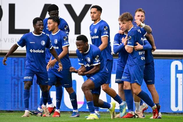 KAA Gent v KRC Genk - Jupiler Pro League Europe Play-Off Decider GENT, BELGIUM - MAY 31 : De Vlieger Tibe midfielder of KAA Gent celebrates scoring a penalty with teammates during the Jupiler Pro League Europe Play-Off decider match with the last European Conference League ticket at stake between KAA Gent and KRC Genk on May 31, 2026 in Gent, Belgium, 31 05 2026 Gent Belgium  Copyright: xNicoxVereeckenx