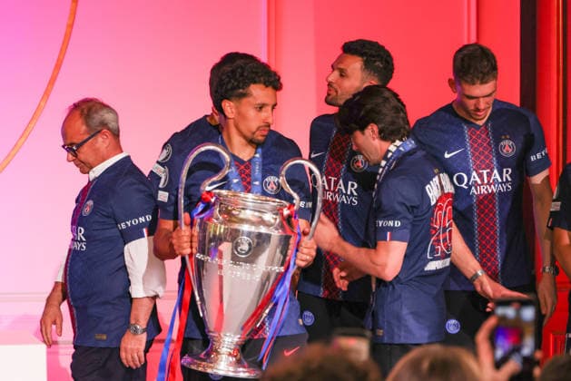 Luis Campos, Marquinhos, Gonçalo Ramos et Rafel Pol Cabanellas - Emmanuel Macron, président de la République Française et et sa femme, Brigitte Macron reçoivent les joueurs du PSG à l Elysée après leur victoire en finale de la Ligue Des Champions 2026. Jack Tribeca Bestimage Emmanuel Macron, President of the French Republic, and his wife, Brigitte Macron, receive the PSG players at the Elysée Palace after their victory in the 2026 Champions League final. Paris France  Copyright: xJackxTribecax xBestimagexJackxTribecax xBestimagex