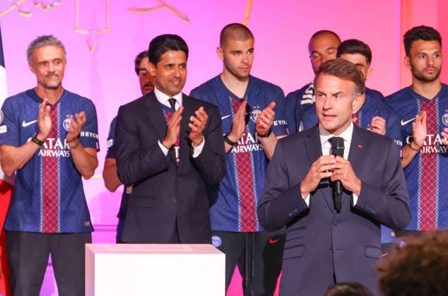 Luis Enrique, Nasser al-Khelaïfi, président du PSG, Emmanuel Macron - Emmanuel Macron, président de la République Française et et sa femme, Brigitte Macron reçoivent les joueurs du PSG à l Elysée après leur victoire en finale de la Ligue Des Champions 2026. Jack Tribeca Bestimage Emmanuel Macron, President of the French Republic, and his wife, Brigitte Macron, receive the PSG players at the Elysée Palace after their victory in the 2026 Champions League final. Paris France  Copyright: xJackxTribecax xBestimagexJackxTribecax xBestimagex