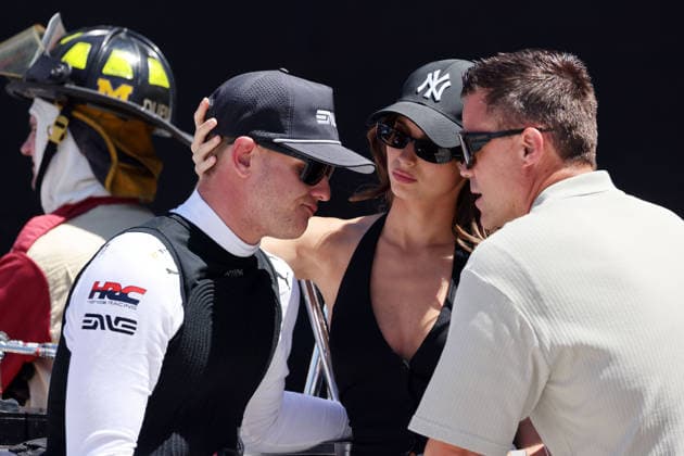 Mick Schumacher GER Honda 47 is cheered up and comforted by girlfriend Clara Ramos POR and advisor Dirk Müller GER after the race, RLL pit stand, GP Detroit, Michigan, USA, 31 05 2026, Indycar Series, US Motorsport, Rahal lettermann Lanigan Racing