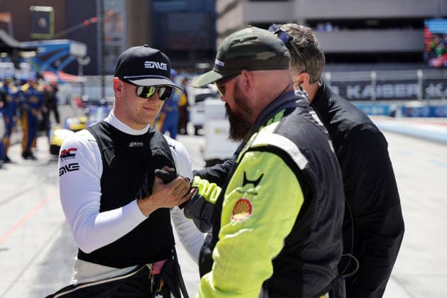 Mick Schumacher GER Honda 47 thanks team members after the race, GP Detroit, Michigan, USA, 31 05 2026, Indycar Series, US Motorsport, Rahal lettermann Lanigan Racing