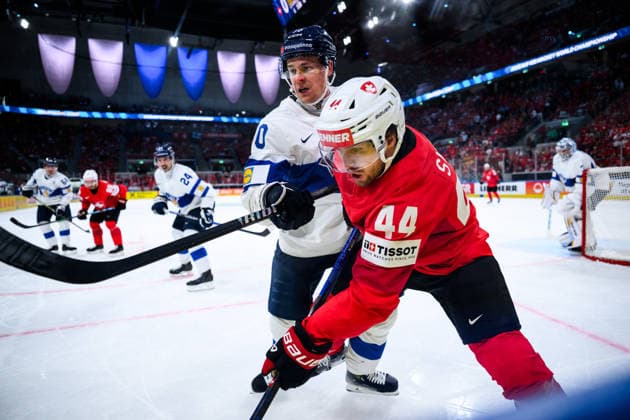 260531 Henri Jokiharju of Finland and Pius Suter of Switzerland during the 2026 IIHF Ice Hockey World Championship final between Switzerland and Finland on May 31, 2026 in Zürich Photo Jesper Zerman BILDBYRAN kod JZ JZ0742 ishockey ice hockey ishockey vm 2026 vm 2026 iihf world championship final switzerland schweiz finland bbeng  Copyright: JESPERxZERMAN BB260531JZ179