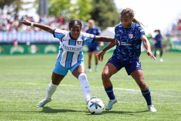 EVANSTON, USA - May 31: Ludmila (17 San Diego Wave FC) and Brianna Pinto (10 Chicago Stars FC) battle for the ball during the game between the Chicago Stars FC and San Diego Wave FC at Northwestern Medicine Field at Martin Stadium on Sunday, May 31 in Evanston, USA  Copyright: xShainaxBenhiyoun SPPx Sportspressphoto_SPR158080
