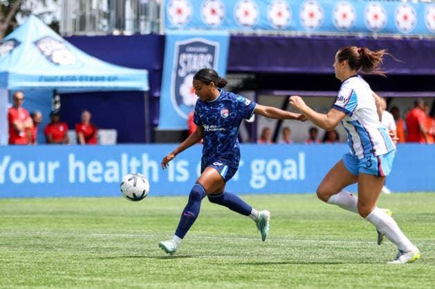 EVANSTON, USA - May 31: Trinity Byars (15 San Diego Wave FC) prepares to shoot the ball during the game between the Chicago Stars FC and San Diego Wave FC at Northwestern Medicine Field at Martin Stadium on Sunday, May 31 in Evanston, USA  Copyright: xShainaxBenhiyoun SPPx Sportspressphoto_SPR158103