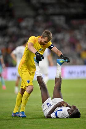 Ryan Mahuta FIN 14 injured Injury Calf cramp Goalkeeper Lukas Hradecky FIN 01 helps DFB Laenderspiel Germany GER vs Finland FIN Friendly Test match on 31 05 2026 DFL REGULATIONS PROHIBIT ANY USE OF PHOTOGRAPHS AS IMAGE SEQUENCES AND OR QUASI VIDEO DFB Laenderspiel Germany GER vs Finland FIN