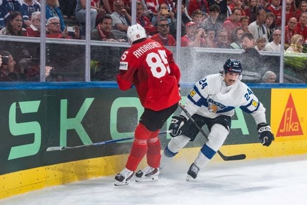 ZURICH, ZURICH - MAY 31: Sven Andrighetto of Switzerland battles with Hannes Bjorninen of Finland during the Gold Medal Game between Switzerland and Finland of the 2026 IIHF World Championship, WM, Weltmeisterschaft at Swiss Life Arena on May 31, 2026 in Zurich, Zurich, Switzerland.  Copyright: xLivioxBaeriswylx xSPPx Sportspressphoto_SPR158154