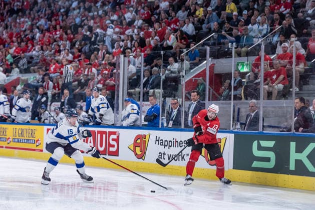 31 05 2026, Zurich, Swiss Life Arena, Ice Hockey World Championships Gold Medal Game Switzerland Finland, 13 Nico Hischier Switzerland , 15 Anton Lundell Finland Zurich Swiss Life Arena Zurich Switzerland Copyright: xJustPictures.ch StefanxEmchx jp-de-StEm-DSC0560420260531