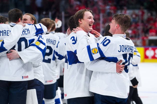 260531 Aatu Räty and Henri Jokiharju of Finland celebrate after the 2026 IIHF Ice Hockey World Championship final between Switzerland and Finland on May 31, 2026 in Zürich Photo Jesper Zerman BILDBYRAN kod JZ JZ0742 ishockey ice hockey ishockey vm 2026 vm 2026 iihf world championship final switzerland schweiz finland bbeng jubel  Copyright: JESPERxZERMAN BB260531JZ201