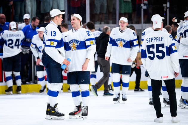 260531 Jesse Puljujärvi and Janne Kuokkanen of Finland celebrate after the 2026 IIHF Ice Hockey World Championship final between Switzerland and Finland on May 31, 2026 in Zürich Photo Jesper Zerman BILDBYRAN kod JZ JZ0742 ishockey ice hockey ishockey vm 2026 vm 2026 iihf world championship final switzerland schweiz finland bbeng jubel  Copyright: JESPERxZERMAN BB260531JZ205
