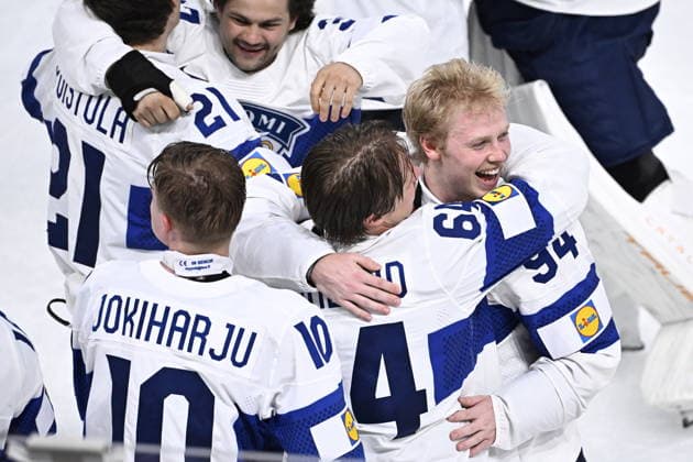 LKS 20260601 Team Finland players celebrate winning the World Championships with overtime goal made by 94 Konsta Helenius (R) at the 2026 IIHF Ice hockey, Eishockey World Championships final match between Switzerland and Finland in Zurich on June 1, 2026. Finland won 0-1. - RONI REKOMAA Zürich Switzerland xogPdBZoLvA  Copyright: xRonixRekomaax xogPdBZoLvA