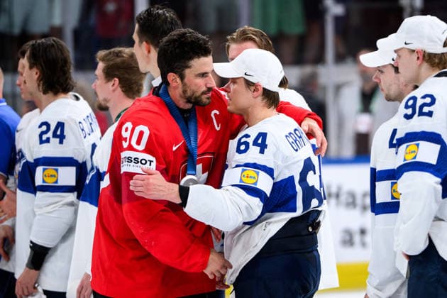 260531 Roman Josi of Switzerland and Mikael Granlund of Finland after the 2026 IIHF Ice Hockey World Championship final between Switzerland and Finland on May 31, 2026 in Zürich Photo Jesper Zerman BILDBYRAN kod JZ JZ0742 ishockey ice hockey ishockey vm 2026 vm 2026 iihf world championship final switzerland schweiz finland bbeng  Copyright: JESPERxZERMAN BB260531JZ208