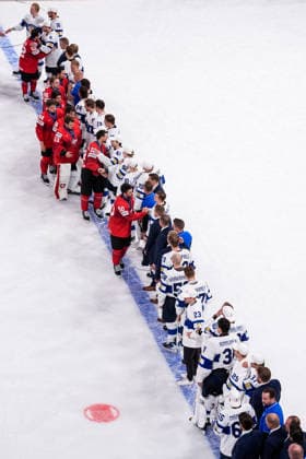 ZURICH, SWITZERLAND MAY 31 medal ceremony during the 2026 IIHF Ice Hockey World Championship Switzerland Gold Medal game between Switzerland and Finland at Swiss Life Arena on May 31, 2026 in Zurich, Zurich Zurich Swiss Life Arena Zurich Switzerland Copyright: xJustPictures.ch JarixPestelaccix jp-en-EuSpIm-_DSC1675-20260531