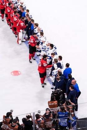 ZURICH, SWITZERLAND MAY 31 medal ceremony during the 2026 IIHF Ice Hockey World Championship Switzerland Gold Medal game between Switzerland and Finland at Swiss Life Arena on May 31, 2026 in Zurich, Zurich Zurich Swiss Life Arena Zurich Switzerland Copyright: xJustPictures.ch JarixPestelaccix jp-en-EuSpIm-_DSC1686-20260531