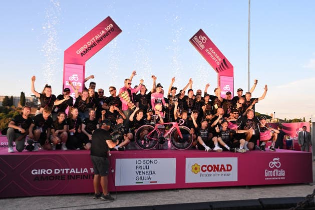 CYCLING - Giro d Italia - Rome - Rome Photo by IPA ABACAPRESS.COM85224413 - Jonas Vingegaard (Visma-Lease a Bike) and his team celebrate the first place in the 109th Giro d Italia 2026, Stage 21, a 131 km stage from Rome to Rome, on May 31, 2026, in Rome, Italy. Rome Italy  Copyright: xIPAxSport ABACAx