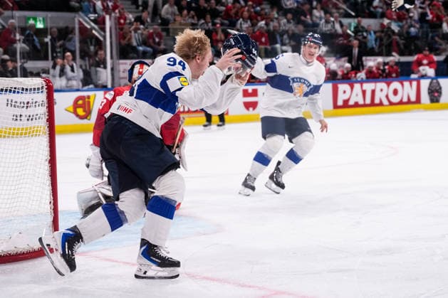 ZURICH, SWITZERLAND MAY 31 Konsta Helenius of Finland L celebrates his winning goal during the 2026 IIHF Ice Hockey World Championship Switzerland Gold Medal game between Switzerland and Finland at Swiss Life Arena on May 31, 2026 in Zurich, Zurich Zurich Swiss Life Arena Zurich Switzerland Copyright: xJustPictures.ch JarixPestelaccix jp-en-EuSpIm-_DSC0695-20260531