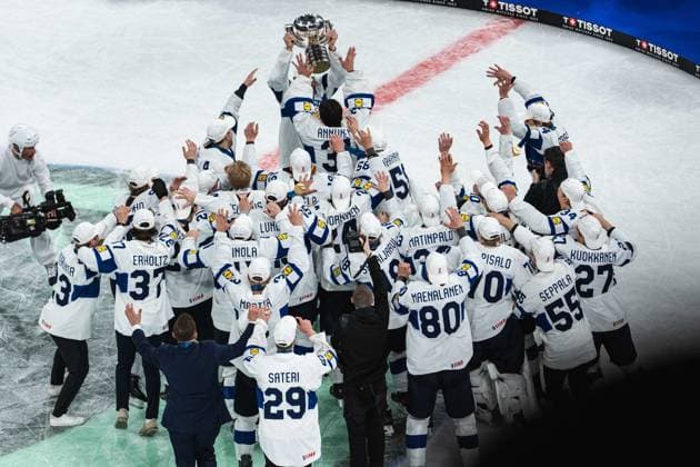 ZURICH, ZURICH - MAY 31: Finland players celebrate with the championship trophy following victory in the Gold Medal Game between Switzerland and Finland of the 2026 IIHF World Championship, WM, Weltmeisterschaft at Swiss Life Arena on May 31, 2026 in Zurich, Zurich, Switzerland.  Copyright: xLivioxBaeriswylx xSPPx Sportspressphoto_SPR158317