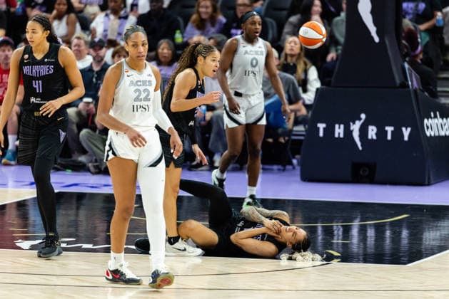 SAN FRANCISCO, CA - MAY 31: Gabby Williams 1 of the Golden State Valkyries holds her neck after a flagrant foul by NaLyssa Smith 3 of the Las Vegas Aces during a game on May 31, 2026 at Chase Center in San Francisco, CA. (Photo by Matthew Huang Icon Sportswire) WNBA, Basketball Damen, USA MAY 31 Las Vegas Aces at Golden State Valkyries EDITORIAL USE ONLY Icon260531010