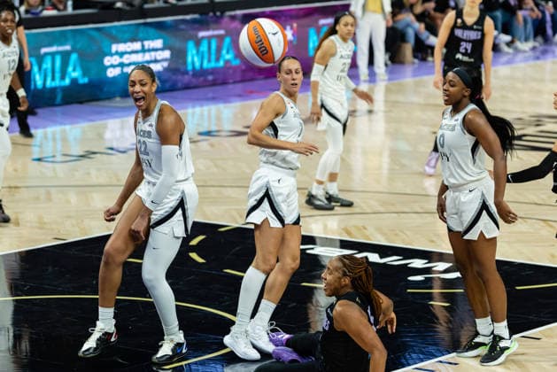 SAN FRANCISCO, CA - MAY 31: A ja Wilson 22 of the Las Vegas Aces reacts to blocking a shot by Kayla Thornton 5 of the Golden State Valkyries during a game on May 31, 2026 at Chase Center in San Francisco, CA. (Photo by Matthew Huang Icon Sportswire) WNBA, Basketball Damen, USA MAY 31 Las Vegas Aces at Golden State Valkyries EDITORIAL USE ONLY Icon260531014