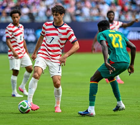 May 31, 2026, Charlotte, North Carolina, USA: USA midfielder GIO REYNA delivers a quick pass with the outside of his right foot. The U.S. MenÃ¢â‚¬â ¢s national team, Nationalteam defeated Senegal, 3-2, at Bank of America Stadium in Charlotte, NC. Charlotte USA - ZUMAm261 20260531_zsp_m261_012 Copyright: xPatrickxMagoonx