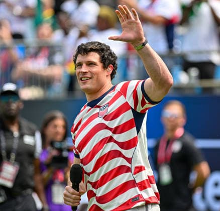 May 31, 2026, Charlotte, North Carolina, USA: Former Carolina Panthers linebacker LUKE KUECHLY greets and energizes USA fans before kickoff. The U.S. MenÃ¢â‚¬â ¢s national team, Nationalteam defeated Senegal, 3-2, at Bank of America Stadium in Charlotte, NC. Charlotte USA - ZUMAm261 20260531_zsp_m261_005 Copyright: xPatrickxMagoonx