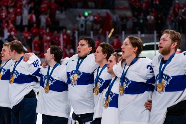 ZURICH, SWITZERLAND - MAY 31: The Team of Finland during national hymn after the Gold Medal Game - Match 64 between Switzerland and Finland at the IIHF Ice hockey, Eishockey World Championship, WM, Weltmeisterschaft 2026, Swiss Life Arena on May 31, 2026 in Zurich, Switzerland. Zurich Switzerland Copyright: xTimoxSteinx