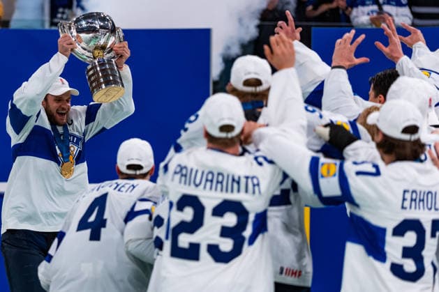 ZURICH, SWITZERLAND - MAY 31: Aleksander Barkov (Finland, 16) celebrating the Win of the Gold Medal with the team during the Gold Medal Game - Match 64 between Switzerland and Finland at the IIHF Ice hockey, Eishockey World Championship, WM, Weltmeisterschaft 2026, Swiss Life Arena on May 31, 2026 in Zurich, Switzerland. Zurich Switzerland Copyright: xTimoxSteinx