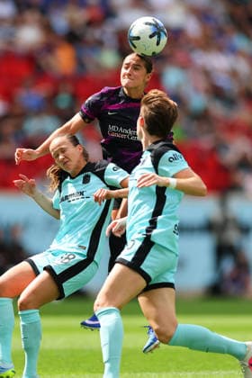 HARRISON, NJ - MAY 31: Linda Ullmark 30 of the Houston Dash heads the ball against Katie Lampson 28 of the Gotham FC during the first half of the NWSL game on May 31, 2026 at Sports Illustrated Stadium in Harrison, New Jersey. (Photo by Rich Graessle Icon Sportswire) SOCCER: MAY 31 NWSL Gotham FC vs Houston Dash EDITORIAL USE ONLY Icon26053126276
