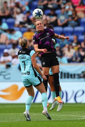 HARRISON, NJ - MAY 31: Sophie Schmidt 13 of the Houston Dash heads the ball during the first half of the NWSL game against Gotham FC on May 31, 2026 at Sports Illustrated Stadium in Harrison, New Jersey. (Photo by Rich Graessle Icon Sportswire) SOCCER: MAY 31 NWSL Gotham FC vs Houston Dash EDITORIAL USE ONLY Icon26053126319