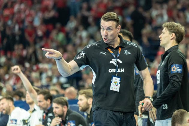 Trainer Filip Jicha (THW Kiel) gestures during the handball final of the Winamax EHF Finals 2026 between THW Kiel and MT Melsungen at Barclays Arena on May 31, 2026 in Hamburg, Germany. - *** Trainer Filip Jicha THW Kiel gestures during the handball final of the Winamax EHF Finals 2026 between THW Kiel and MT Melsungen at Barclays Arena on May 31, 2026 in Hamburg, Germany