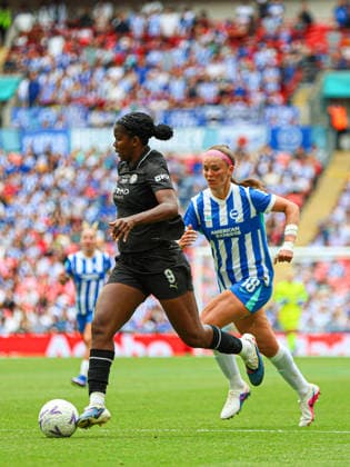 LONDON, ENGLAND - May 31: Khadija Bunny Shaw of Manchester City on the ball during the Adobe Womens FA Cup Final match between Brighton and Hove Albion and Manchester City at Wembley Stadium, May 31 in London, England  Copyright: xNataliexMincher SPPx Sportspressphoto_SPR158543
